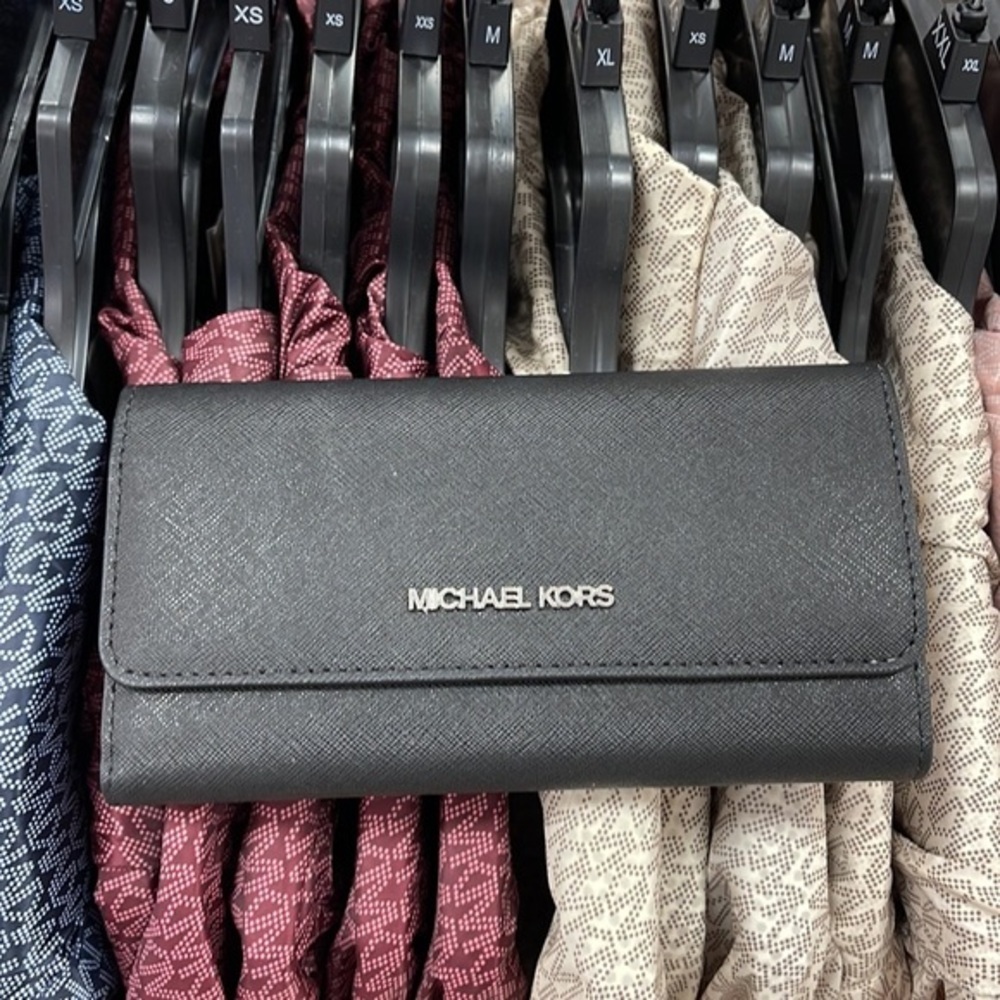 MICHAEL KORS JET SET TRAVEL LARGE TRIFOLD WALLET BLACK COLOR